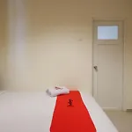 Reddoorz Near Ambarrukmo Plaza Mall
