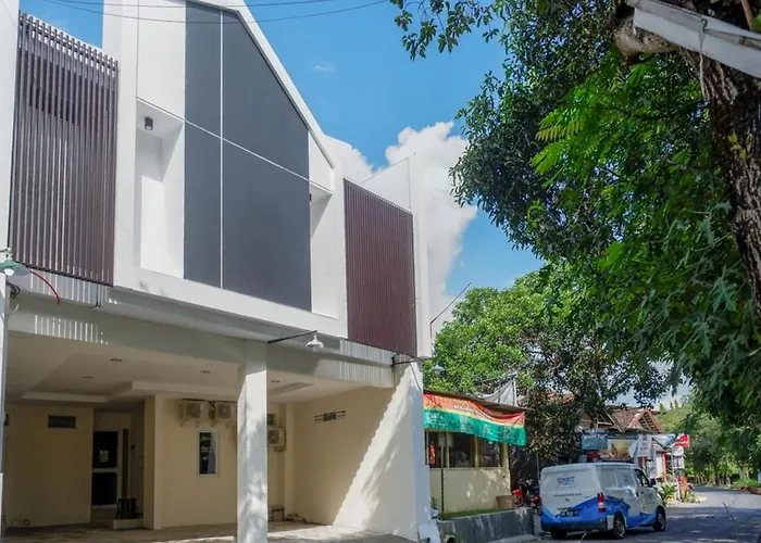 Reddoorz Near Ambarrukmo Plaza Mall