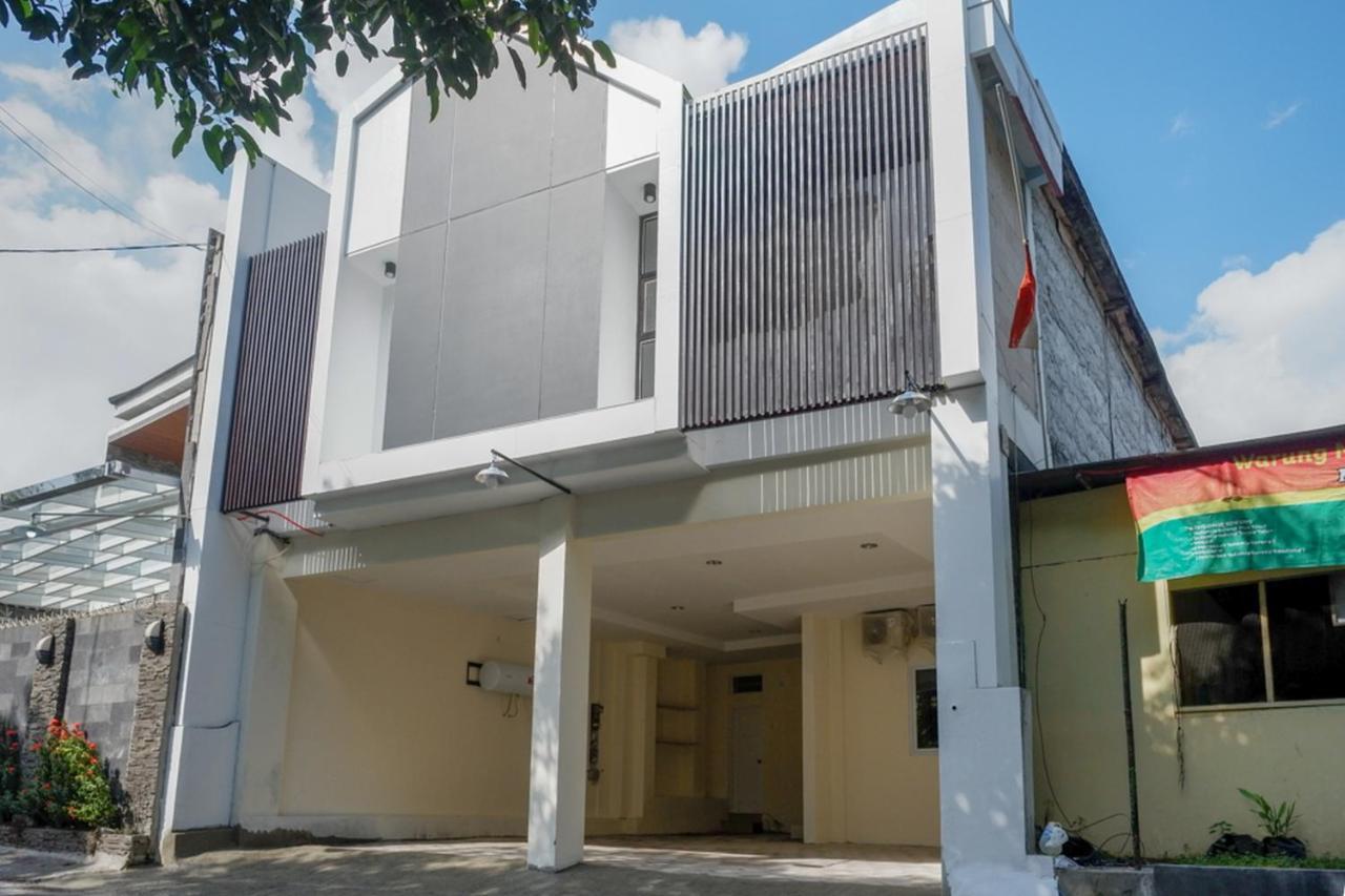 Hotel Reddoorz Near Ambarrukmo Plaza Mall 2*