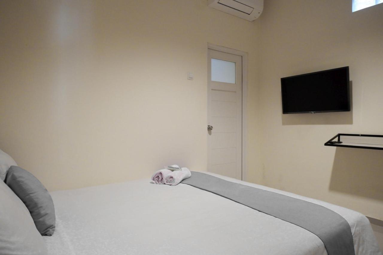 Reddoorz Near Ambarrukmo Plaza Mall