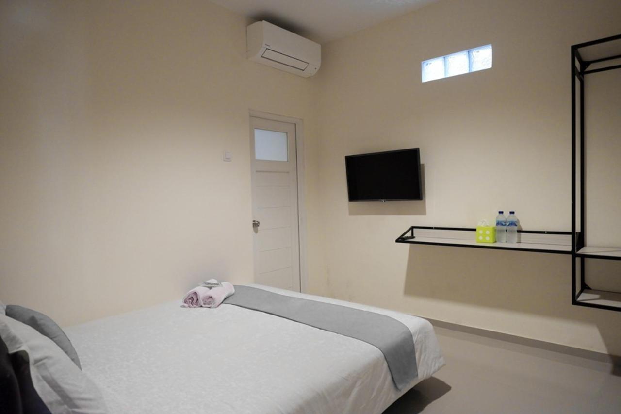 Reddoorz Near Ambarrukmo Plaza Mall 2*
