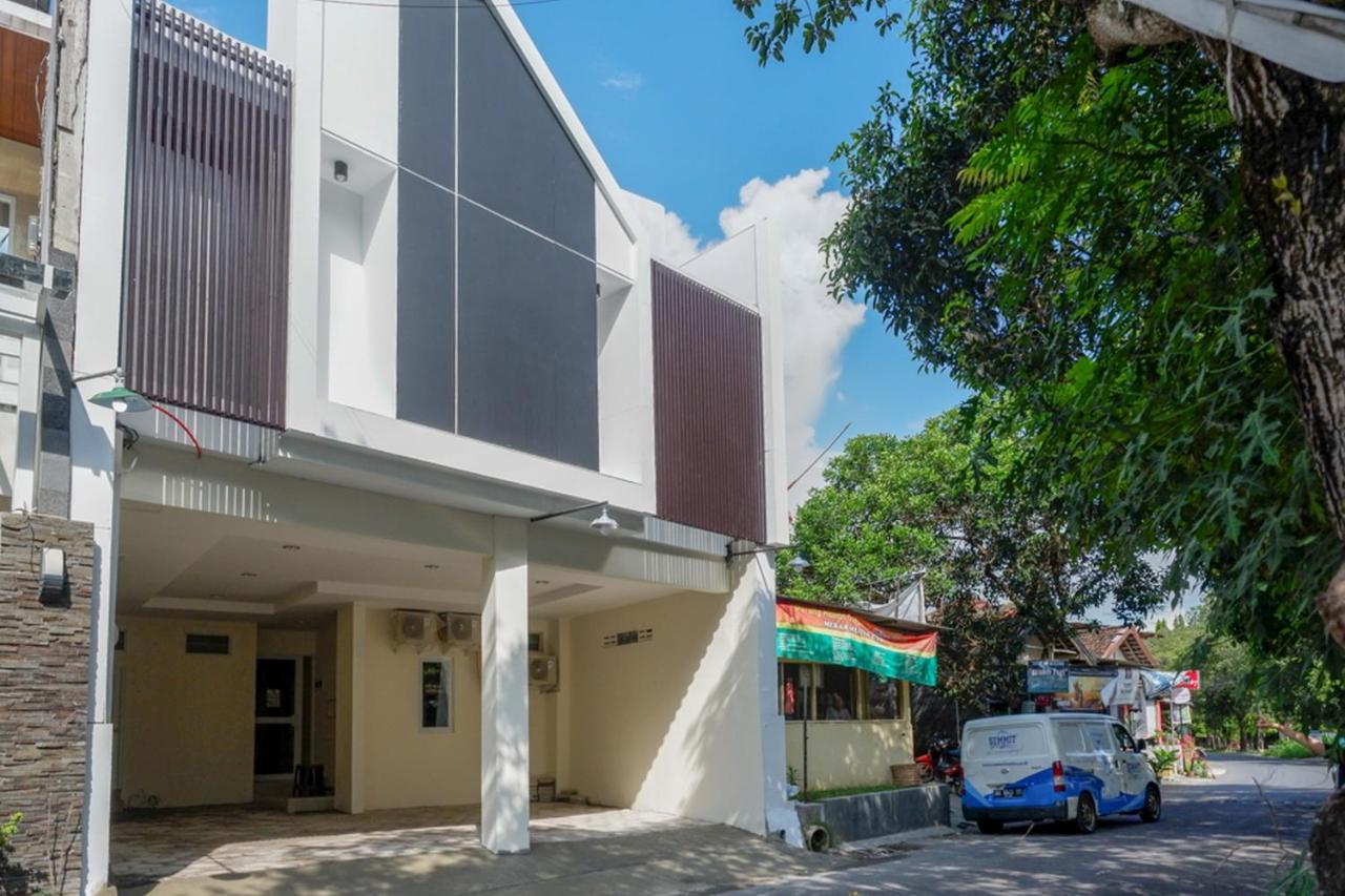 Hotel Reddoorz Near Ambarrukmo Plaza Mall