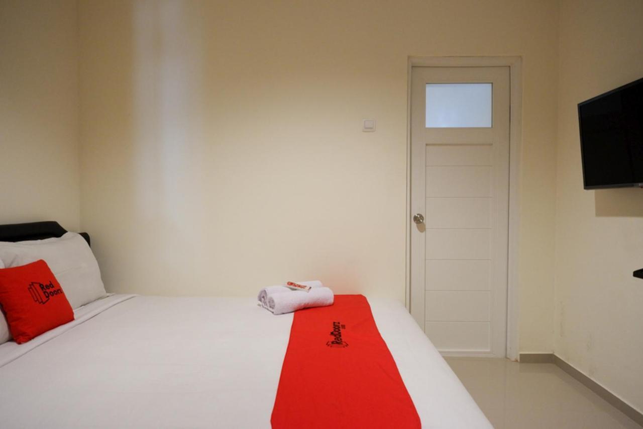 Reddoorz Near Ambarrukmo Plaza Mall 2*