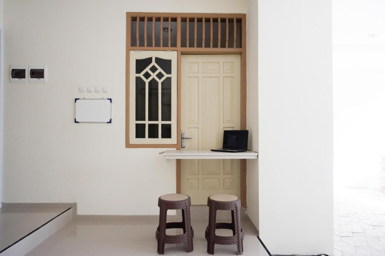 Reddoorz Near Ambarrukmo Plaza Mall 2*