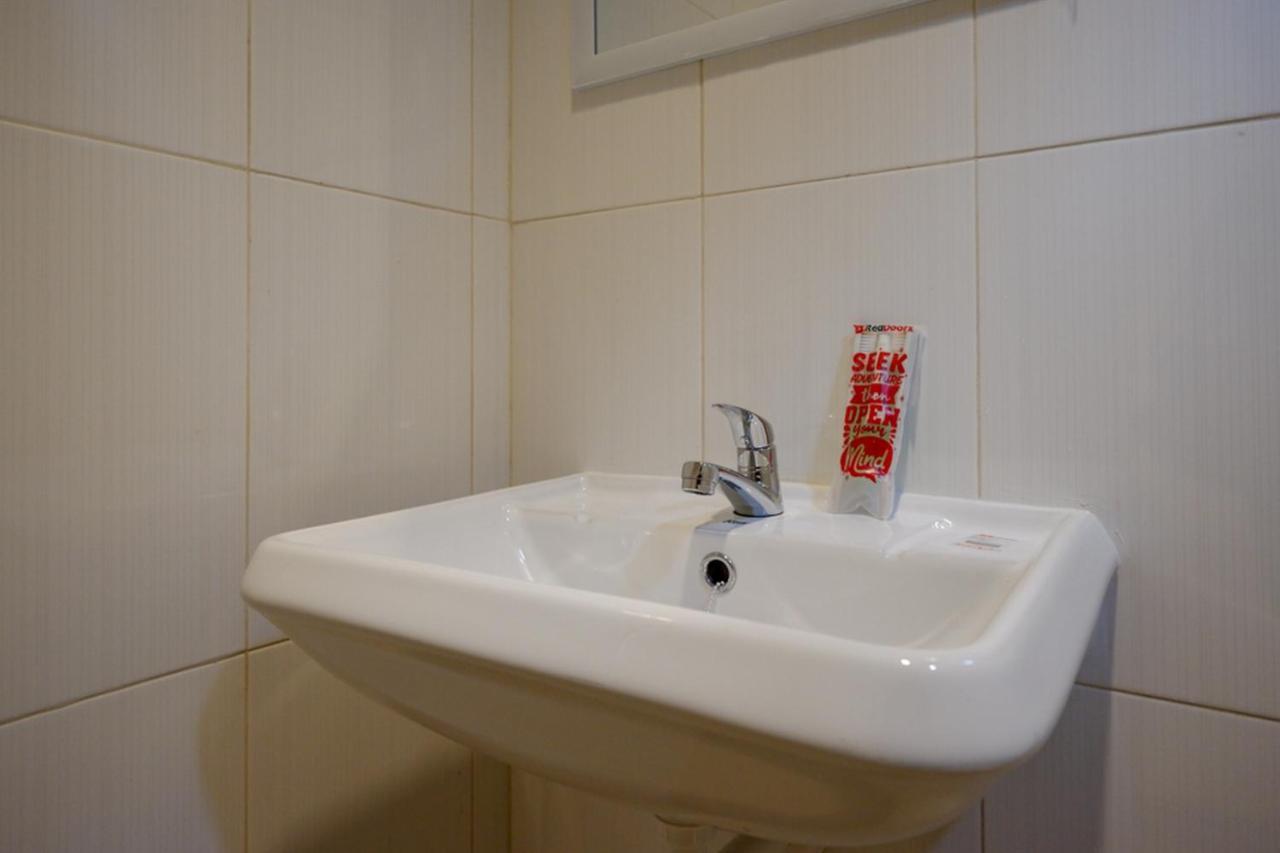 Reddoorz Near Ambarrukmo Plaza Mall Hotel 2*