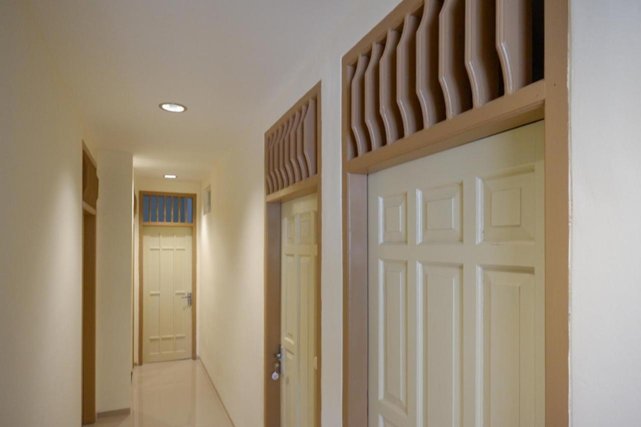 Reddoorz Near Ambarrukmo Plaza Mall Hotel 2*